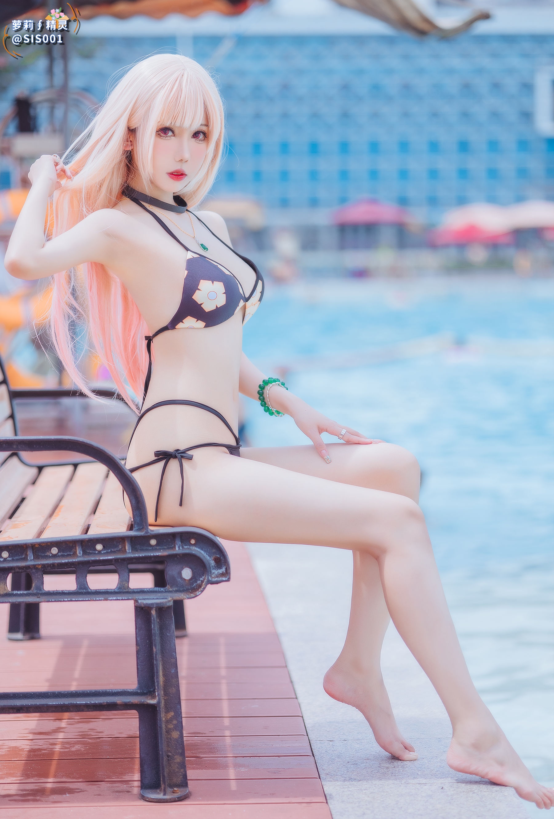 1702613561.fst.tay.jpg